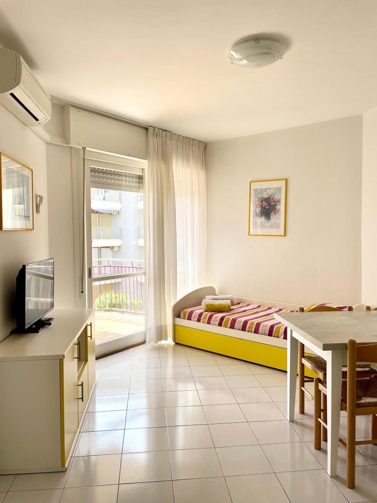 Residence Cristallo 4H Lignano Sabbiadoro Bagian luar foto