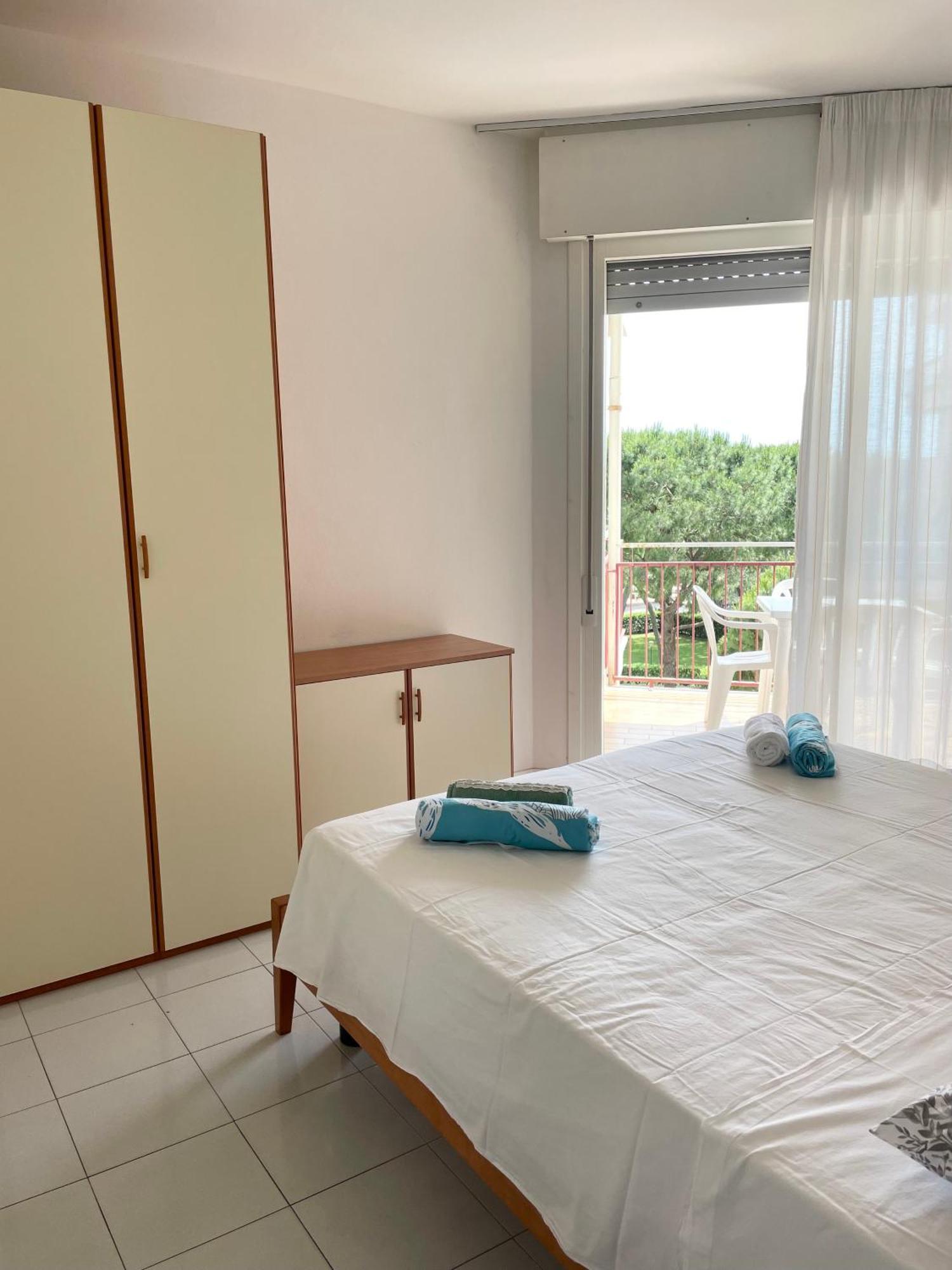 Residence Cristallo 4H Lignano Sabbiadoro Bagian luar foto